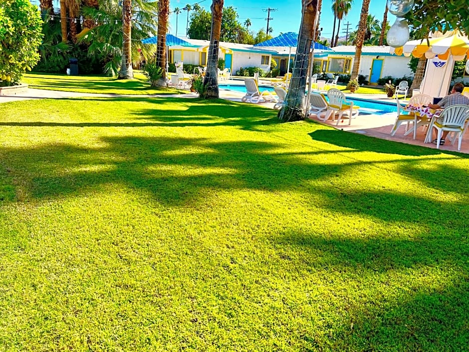 A PLACE IN THE SUN Garden Hotel - Big Units with Privacy Gardens & Heated Pool & Spa in 1 Acre Park Prime Location, PET Friendly
