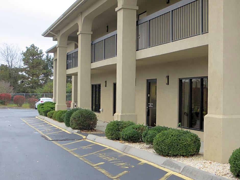 Travelodge by Wyndham Knoxville East