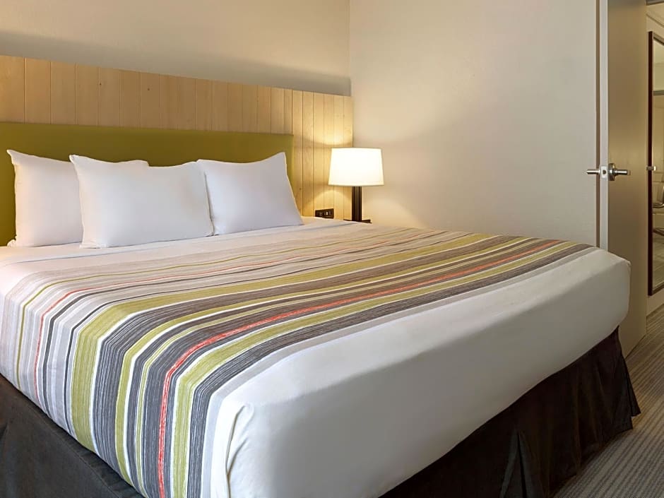 Country Inn & Suites by Radisson, Bakersfield, CA