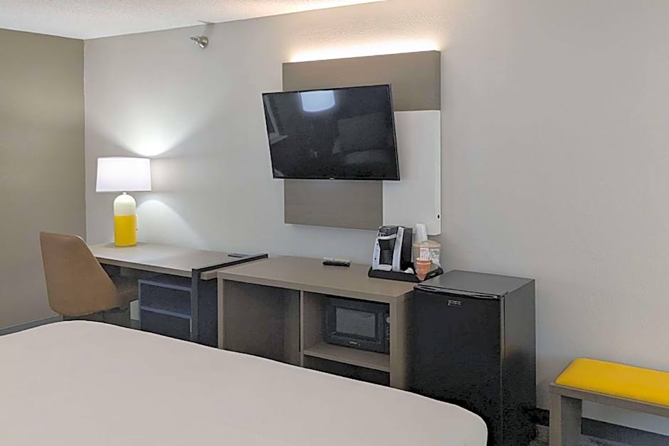 Comfort Inn & Suites Sharonville - Cincinnati North