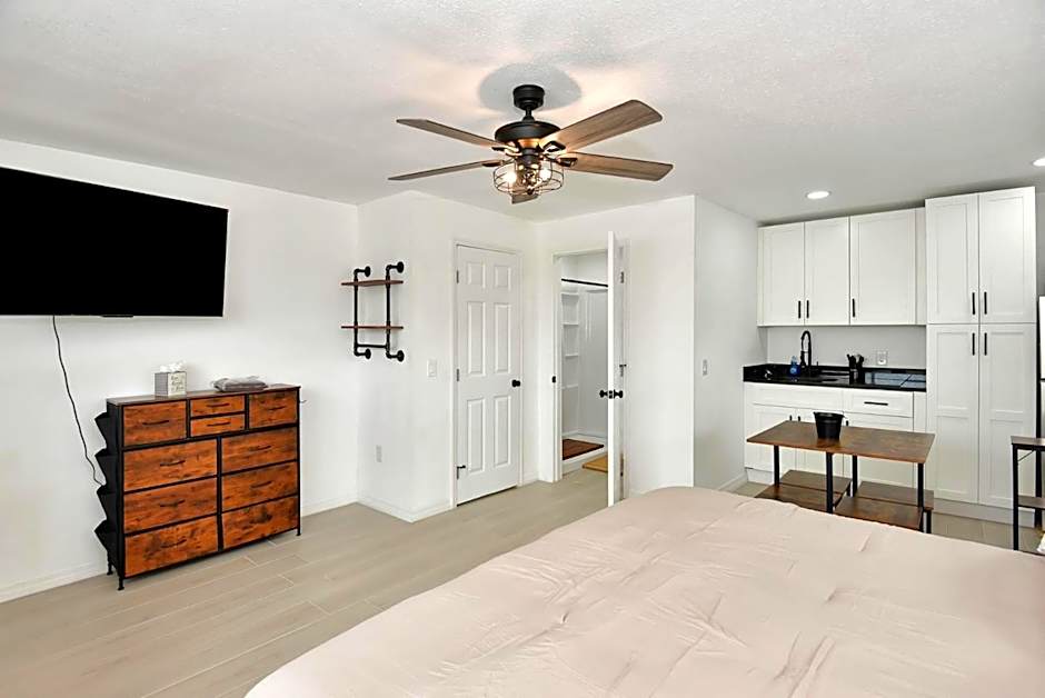 Blue Mist Motel - Room # 12