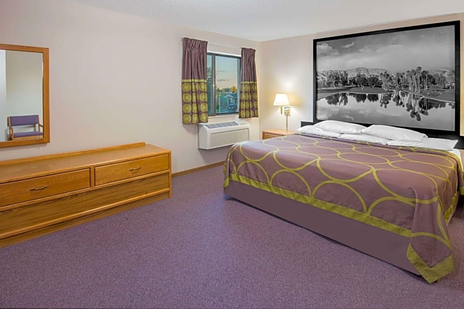 Super 8 by Wyndham Knoxville