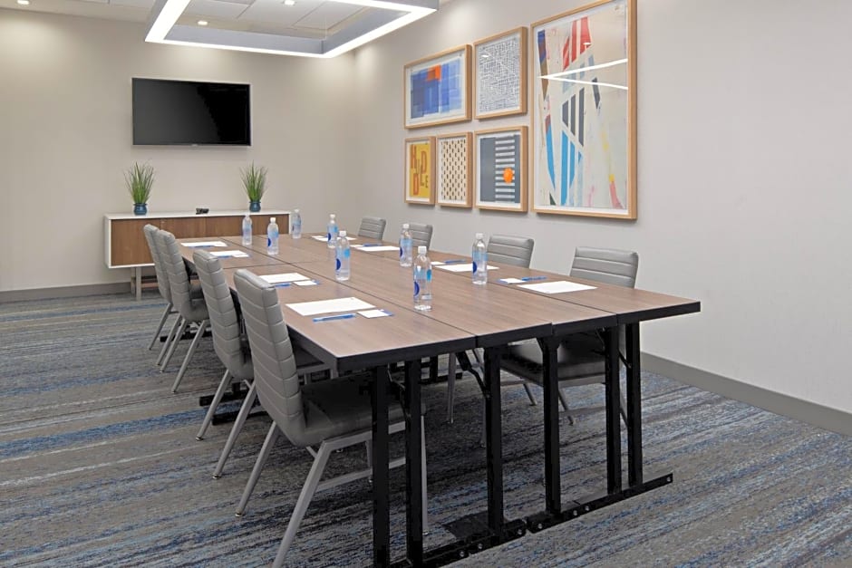 Holiday Inn Express and Suites Valencia - Santa Clarita