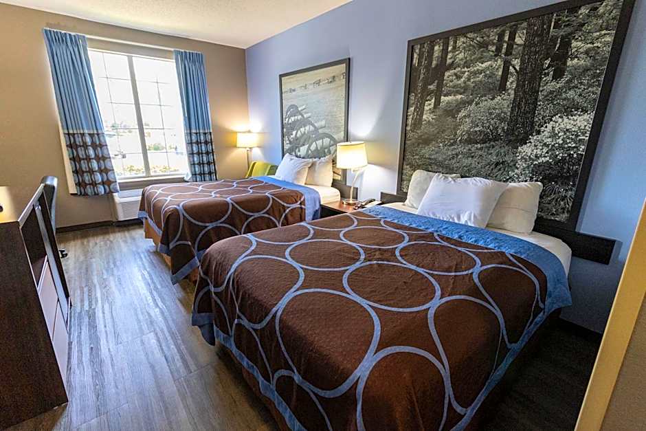 Super 8 by Wyndham Smithfield-Selma
