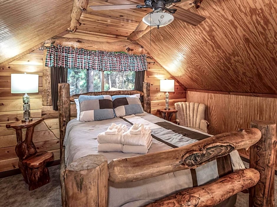 Big Bear, 3 Bedrooms, Stone Fireplace, Midtown, Sleeps 8