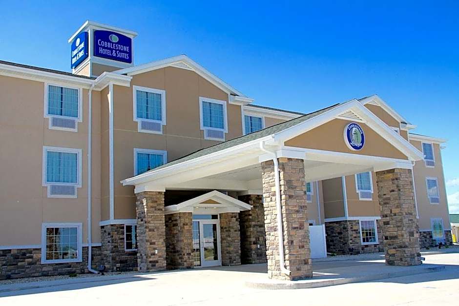 Cobblestone Inn and Suites Devils Lake