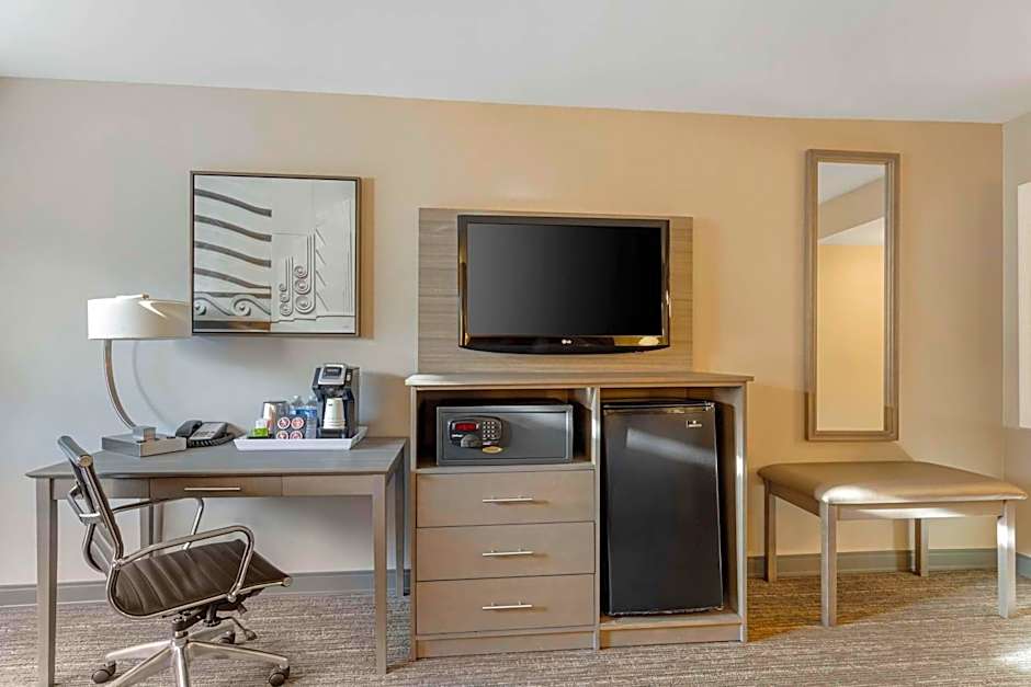 Best Western Plus Executive Inn