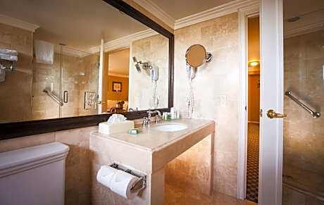 Queen Suite with Two Queen Beds and Balcony - Non-Smoking