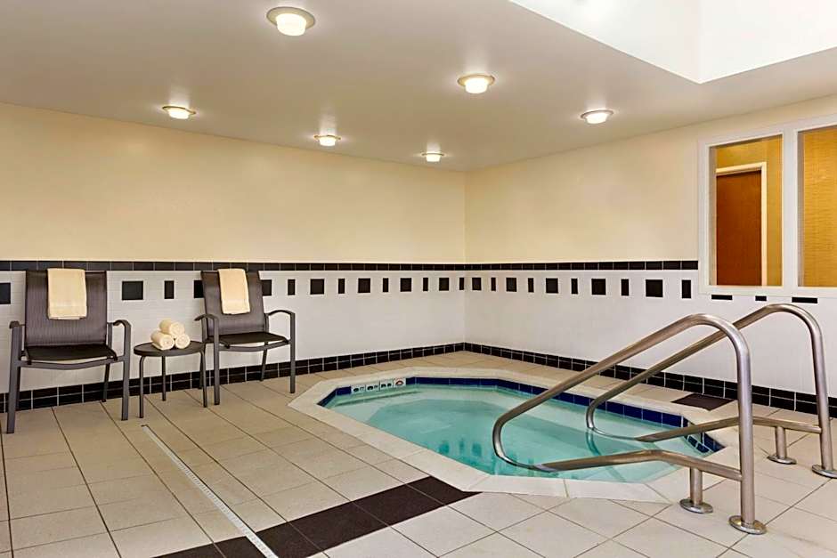 Fairfield Inn & Suites by Marriott Toledo Maumee