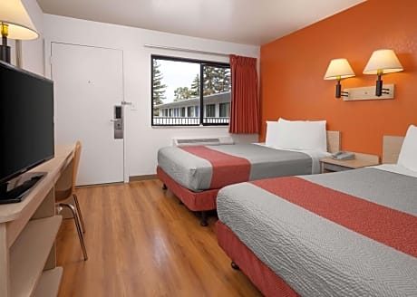 Deluxe Quadruple Room - Non-Smoking