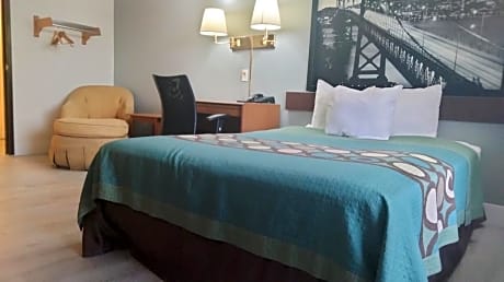 Queen Room - Mobility Access/Non-Smoking