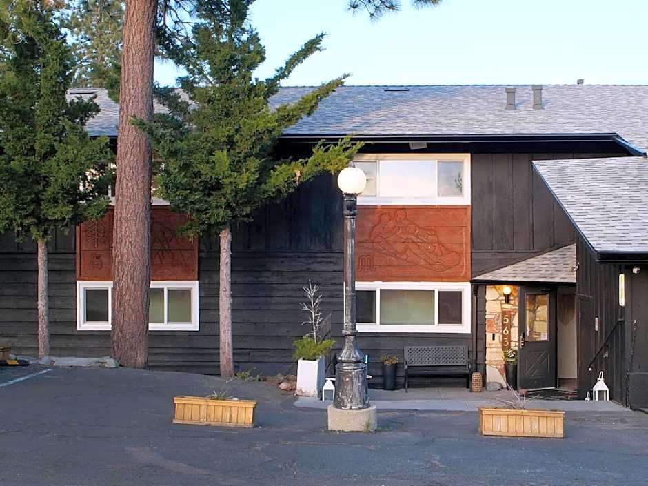 Sierra Blue Hotel & Swim Club