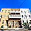 Modern 4BR Penthouse in Downtown by Hosteeva