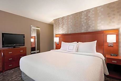 King Room with Sofa Bed and Transfer Shower - Mobility and Hearing Accessible