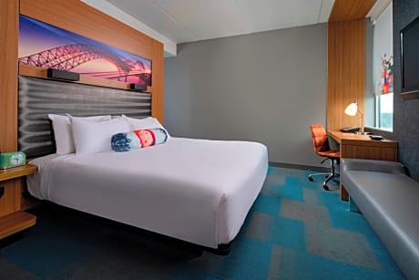1 Bedroom Executive Suite, 1 King, Alternate: Sofa Bed, City View, Corner Room, Balcony