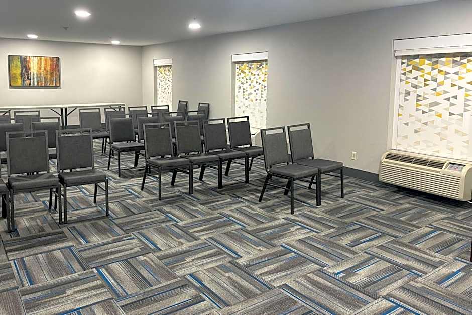 Quality Inn & Suites at Airport Blvd I-65