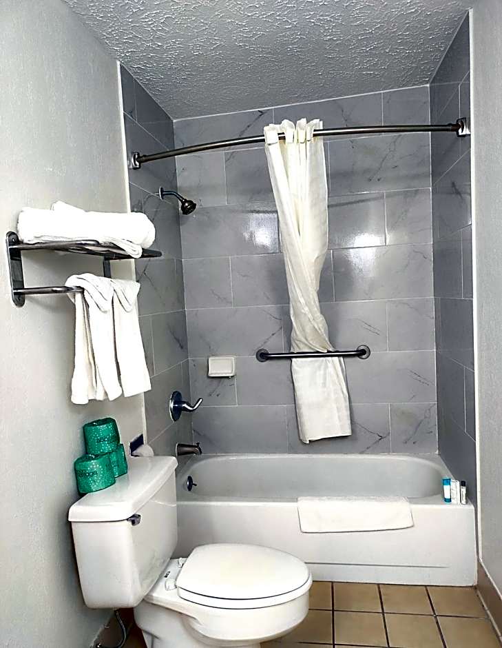 Travelodge by Wyndham Indianapolis Speedway