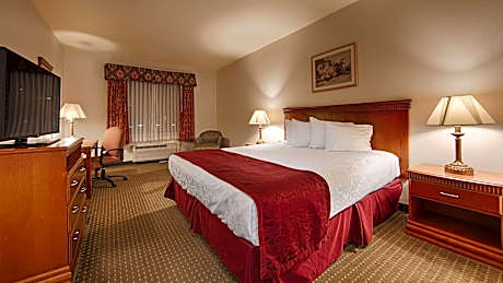 1 King Bed Non-Smoking Jacuzzi Work Desk Microwave And Refrigerator Full Breakfast