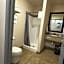 Price Pointe Inn