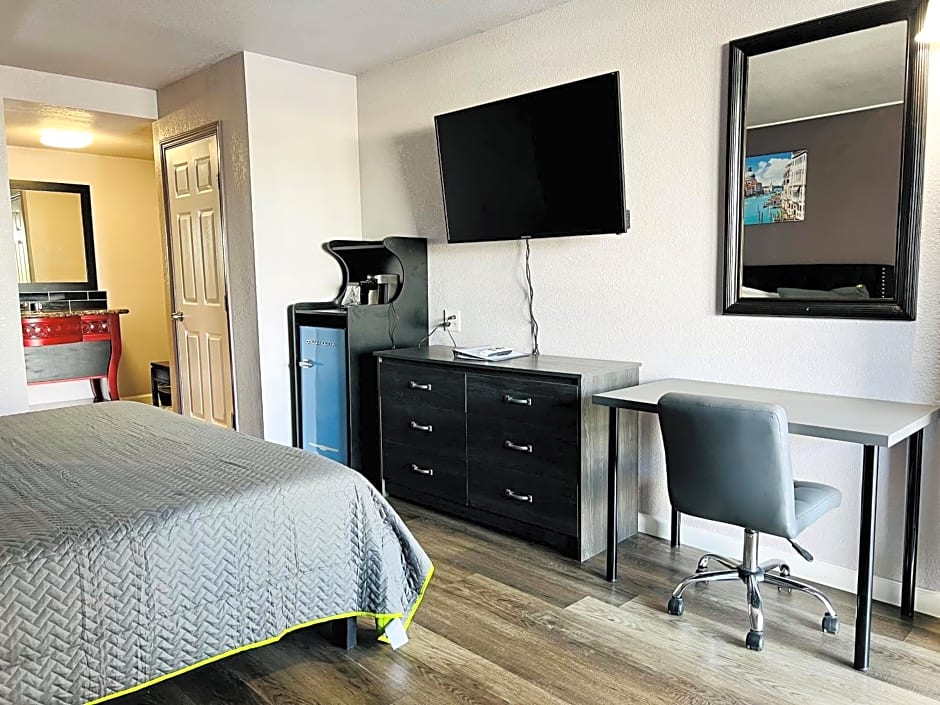 R Nite Star Inn and Suite -Home of the Cowboys & Rangers