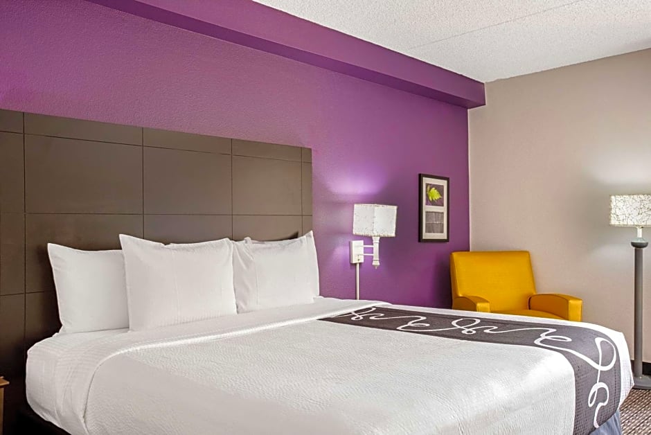 La Quinta Inn & Suites by Wyndham Miami Airport East