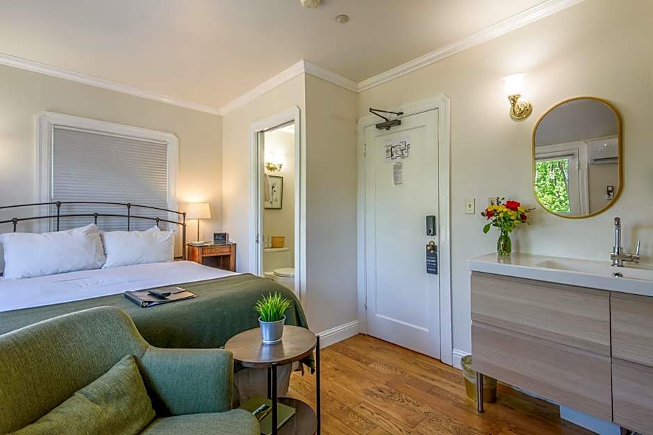 Cedar Gables Inn