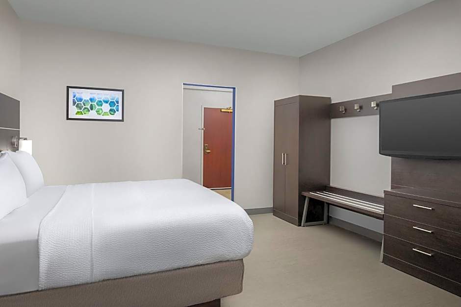Holiday Inn Express Knoxville-Strawberry Plains, an IHG Hotel