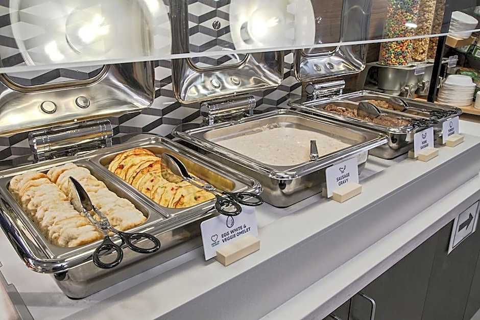 Holiday Inn Express Hotel & Suites Clarksville