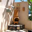 Les Artistes Inn