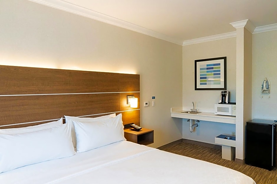 Holiday Inn Express & Suites Davis - University Area