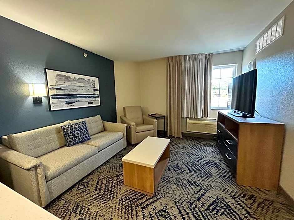 Candlewood Suites Fayetteville