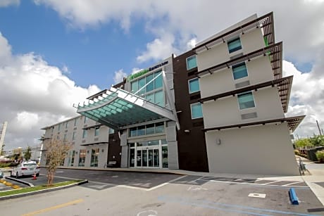 Holiday Inn Express & Suites Miami Airport