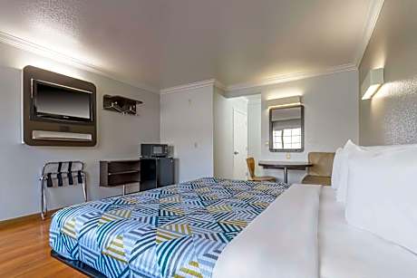 Deluxe Quadruple Room - Non-Smoking