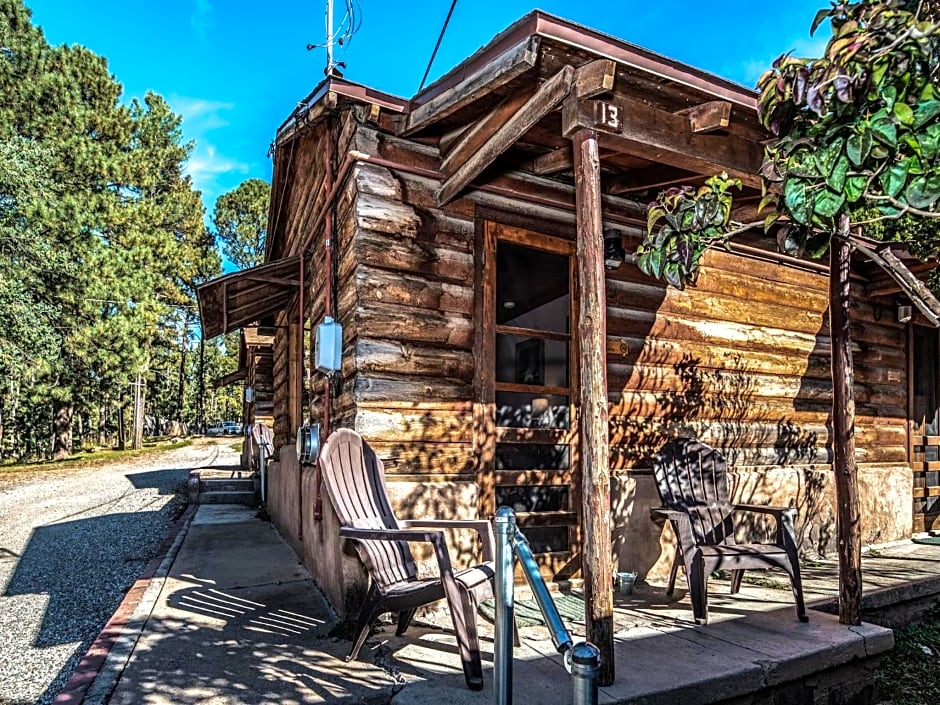 Apache Village Cabinette 13, Queen Bed, Midtown, Sleeps 2