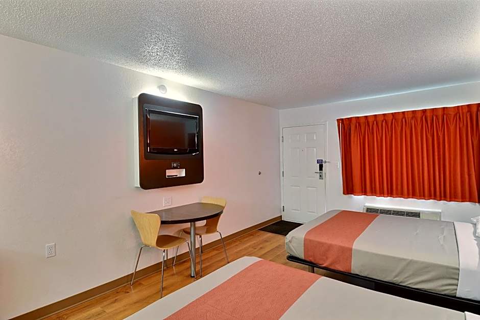 Motel 6-Tewksbury, MA - Boston