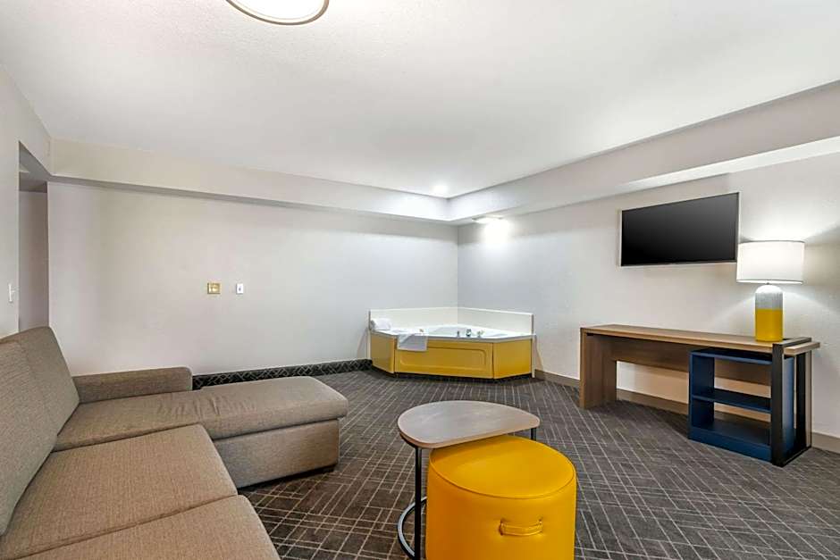 Comfort Inn & Suites - Chesterfield