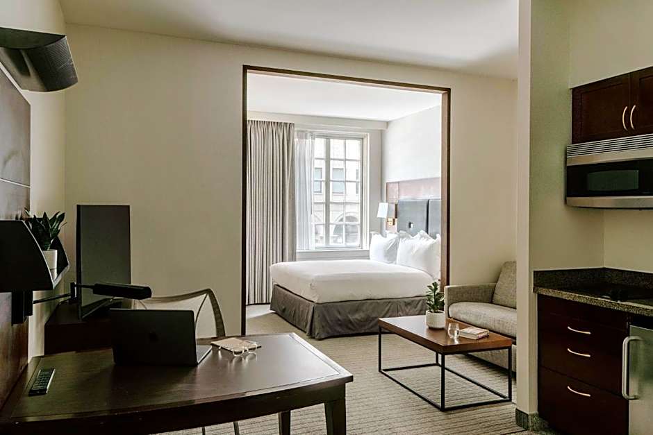 Club Quarters Hotel in Houston