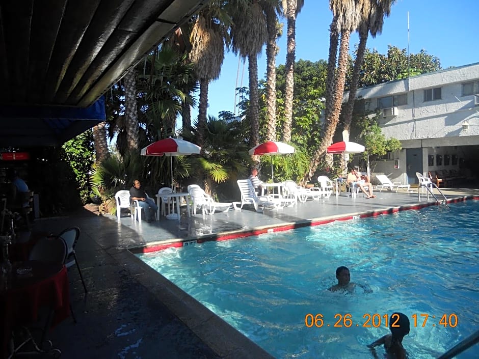 Tradewinds Airport Hotel