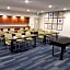 Holiday Inn Express & Suites Lincoln Airport, an IHG Hotel