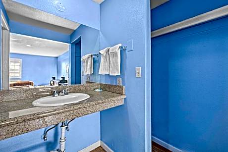 Deluxe Double Room 2 Queen Beds Non Smoking with Kitchen