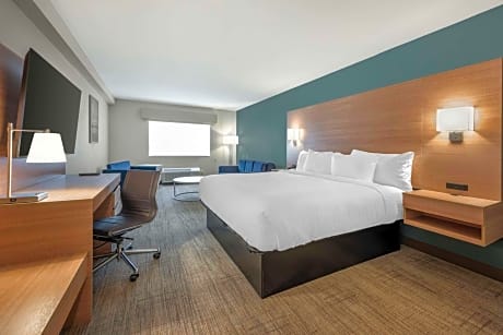 Large King Room with Walk-In Shower - Non-Smoking