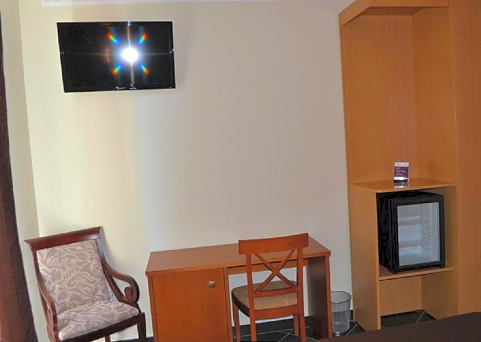 Jardy Hotel