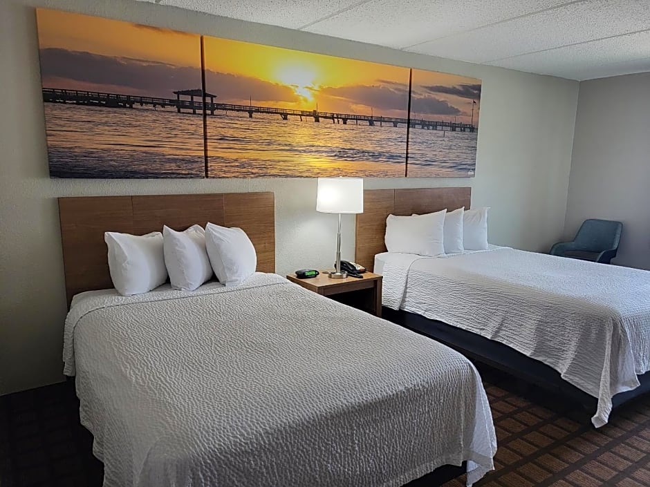 Days Inn & Suites by Wyndham Laredo
