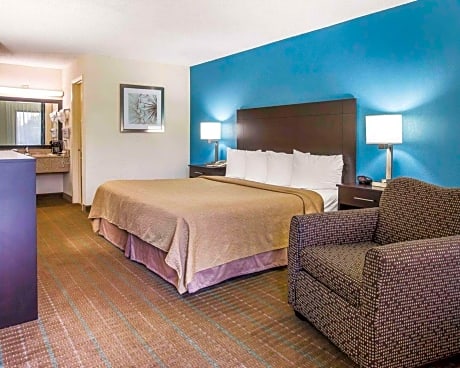 1 King Bed, Business Room, Smoking