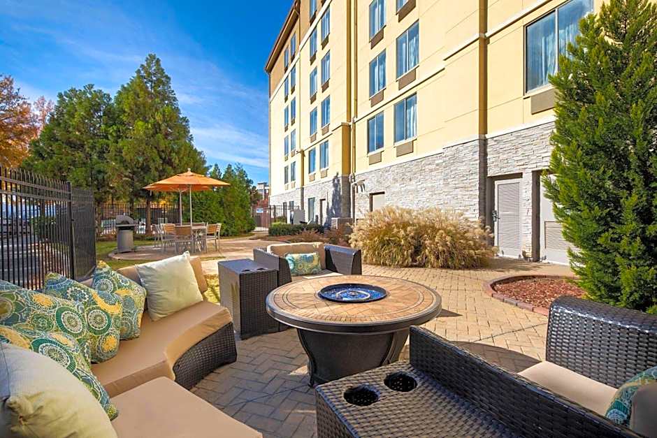 La Quinta Inn & Suites by Wyndham Atlanta Airport North