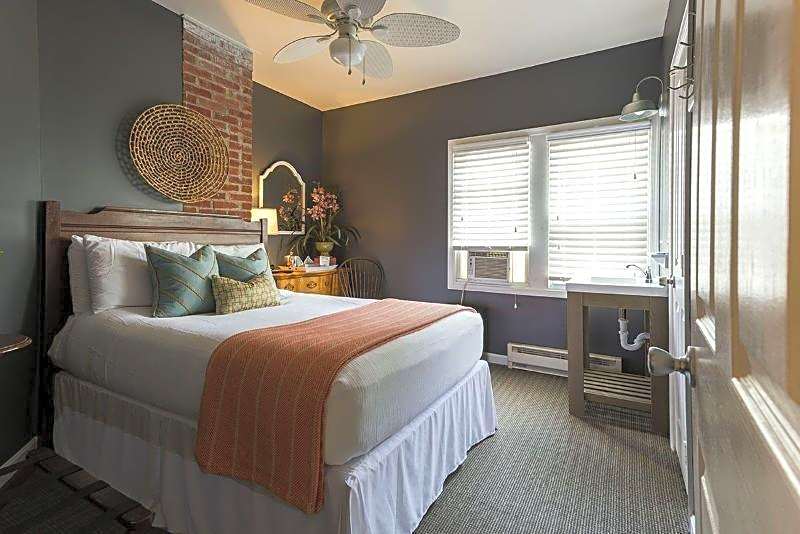 Rehoboth Guest House - Adults only