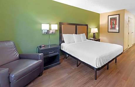 Queen studio with 1 Queen Bed - Disability Access/Non-Smoking
