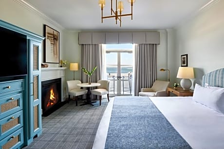 Premium King Balcony (1 King Bed)