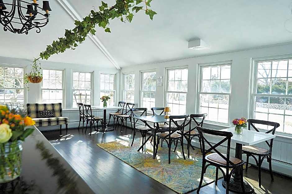 Shelter Harbor Inn