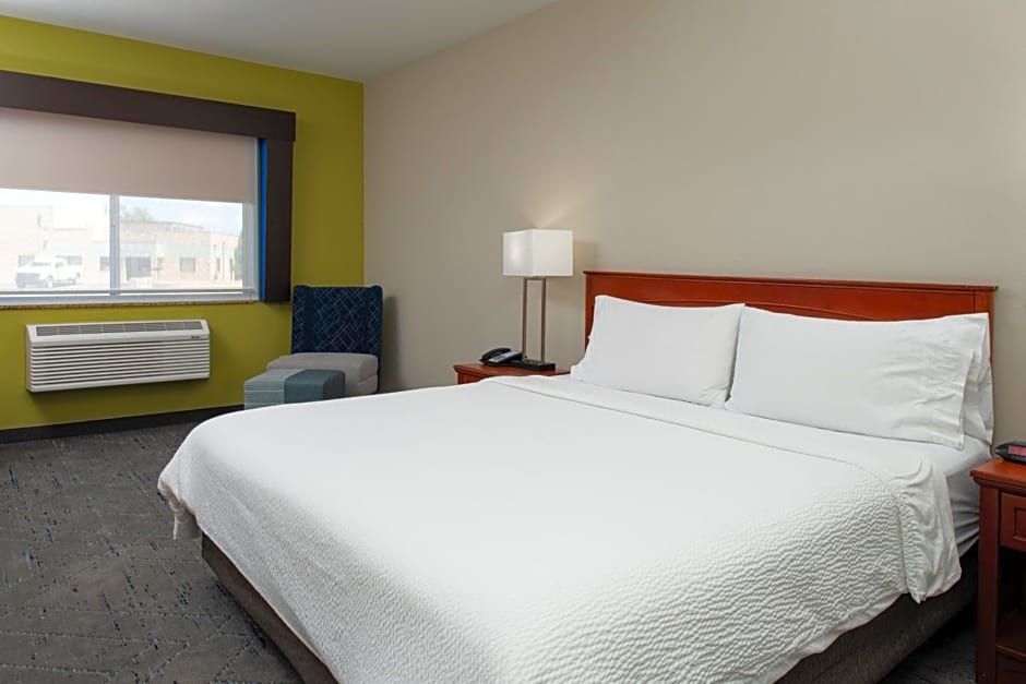 Holiday Inn Express Hotel & Suites Farmington